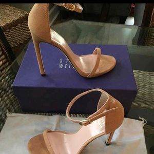 Stuart Weitzman 
Size: 7.5 M.
RETAIL: $415 + tax
